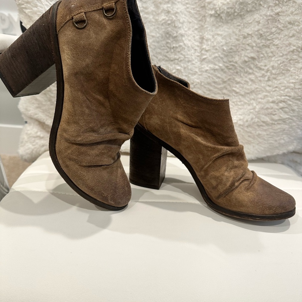 Suede Slouchy Ankle Booties Size 7.5 Boutique 9